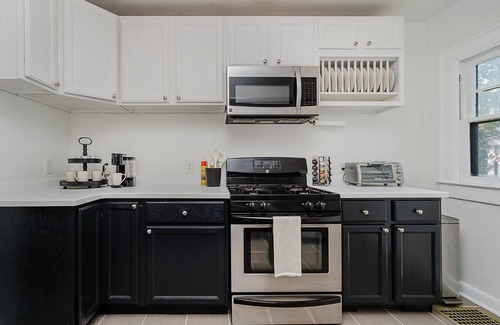 Meridian-Kessler House | The Corner Cottage -Walkable, Comfortable, Stylish