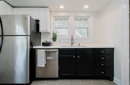 Meridian-Kessler House | The Corner Cottage -Walkable, Comfortable, Stylish