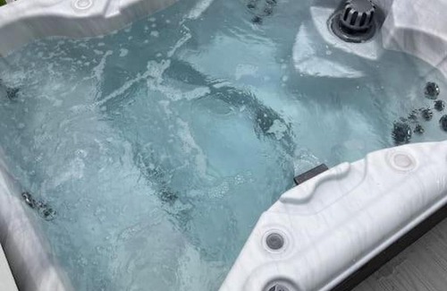 Grampound House | The Cornish hottub escape