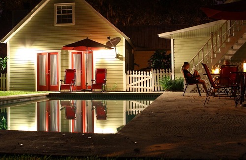 Valrico Cottage | The Cottage at Country Retreat - a charming, idyllic, pet-friendly oasis