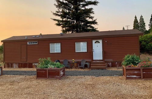 Mount Shasta House | The Cottage at the beautiful Iron Horse Outdoor Wedding Venue