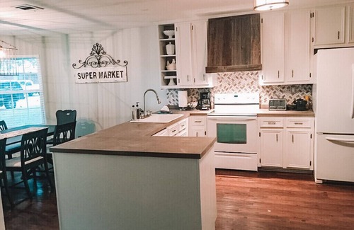 Woodway House | THE COTTAGE@CHAPEL RIDGE #1 in Waco for Exceptional reviews! Ranked #6 in all TX