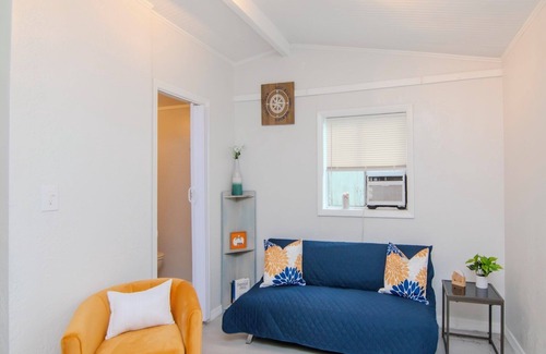 Clearwater Apartment | The Cottage in Clearwater - 30 Day Minimum Stay