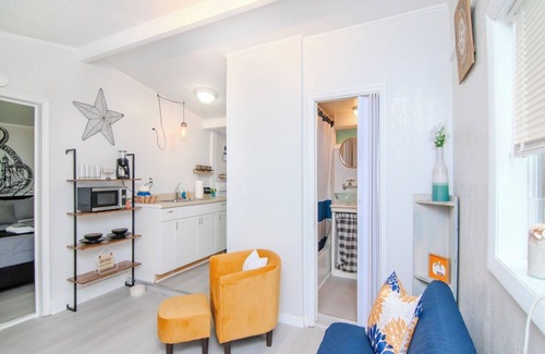 Clearwater Apartment | The Cottage in Clearwater - 30 Day Minimum Stay