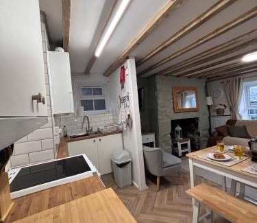 Barmouth House | The Cottage on the Rock