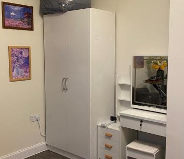 Tamworth House | The Cottontail - Modern Private Room - Tamworth
