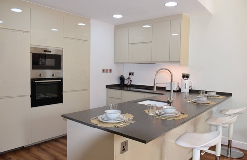 Jumeirah Lake Towers Apartment | The Courtyard Heaven. is in the heart of Dubai Marina, 5-minute walk to Metro.