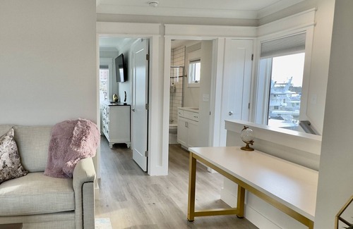 River District Boat Rental | The Cove - Houseboat Retreat