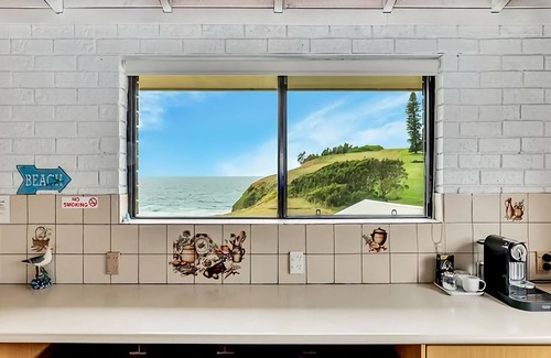Scotts Head House | The Cove, watch the whales breach from the balcony on their annual migration
