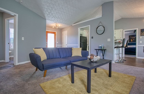 Covington House | The Covington Cozy & Comfort - Sleeps Up To 8