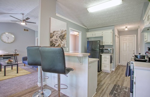 Covington House | The Covington Cozy & Comfort - Sleeps Up To 8