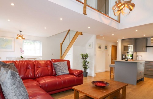 Newquay House | THE COWSHED, pet friendly, luxury holiday cottage in Porth