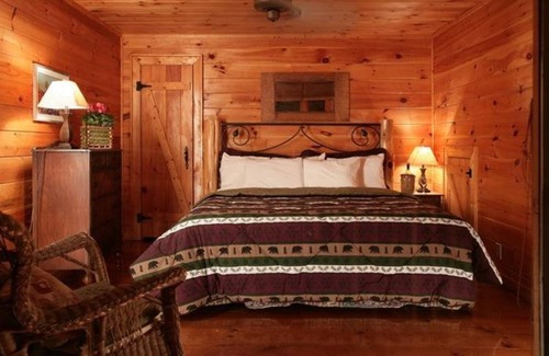 Chatsworth Cabin | The Coyote Bluff Cabin