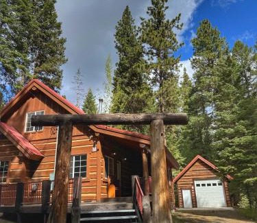 Cascade House | The Cozy Acorn Cascade Lake Retreat