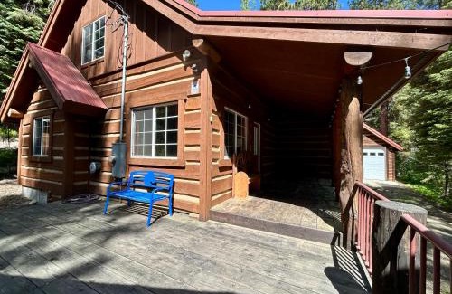 Cascade House | The Cozy Acorn Cascade Lake Retreat