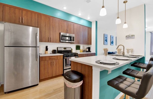 Newark Apartment | The Cozy Comfort. Free Parking . Easy to NYC Access