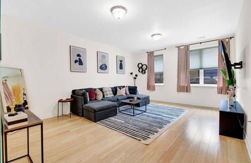 Newark Apartment | The Cozy Comfort. Free Parking . Easy to NYC Access