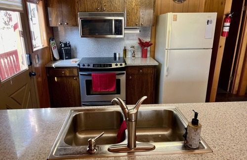 Arnold Cabin | The Cozy Cub: Air Conditioning, Dog Friendly, Pool Table, Private Lakes in BLS
