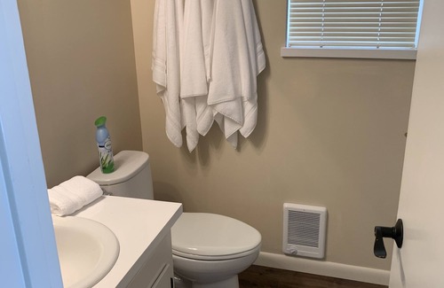 Twin Falls Cottage | The Cozy Home is in walking distance of Java, Starbucks and Albertsons