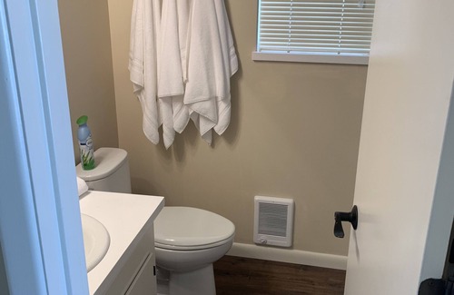 Twin Falls Cottage | The Cozy Home is in walking distance of Java, Starbucks and Albertsons