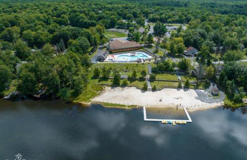 Tobyhanna House | The Cozy Modern Cabin Near Lake & Pet-friendly