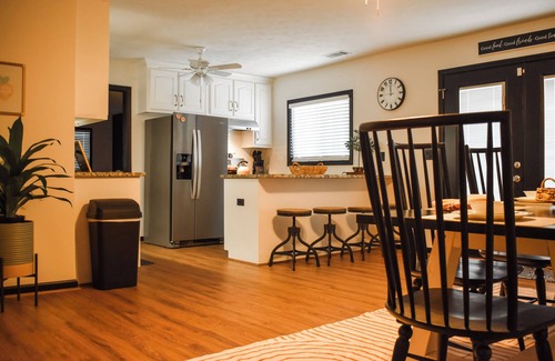 Columbus House | The Cozy Peach Near Ft Moore - Sleeps 10, Arcade Room, Perfect Family Retreat!