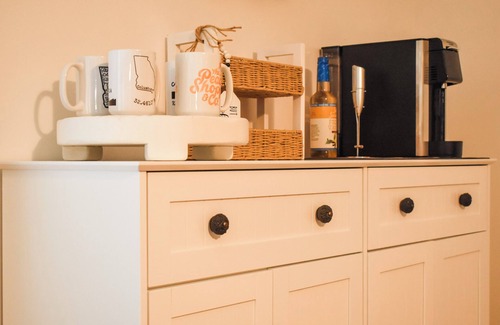 Columbus House | The Cozy Peach Near Ft Moore - Sleeps 10, Arcade Room, Perfect Family Retreat!