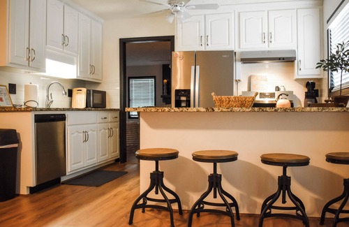 Columbus House | The Cozy Peach Near Ft Moore - Sleeps 10, Arcade Room, Perfect Family Retreat!