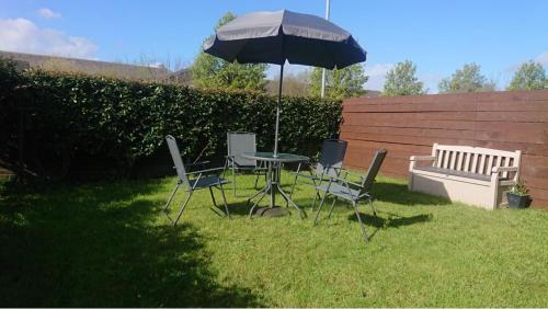 Atlantic Wharf Apartment | The Cozy Stay, Sleeps 6 , 3 Parking Spaces, Private Garden Walking Distance to Cardiff Bay and City Centre Pets Welcome