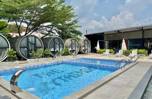 Larut Hotel | The Cozytainer