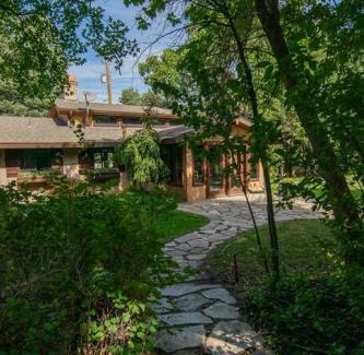 Sandy House | The Creekside Cabin at La Caille