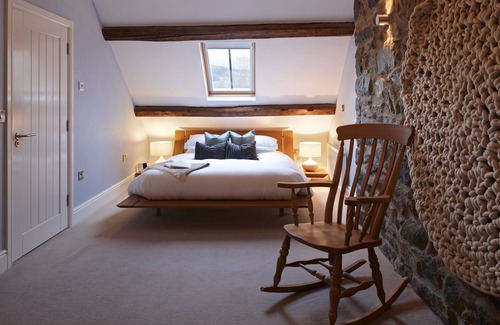 Dolgellau Hotel | The Cross Foxes- Bar Grill and Rooms