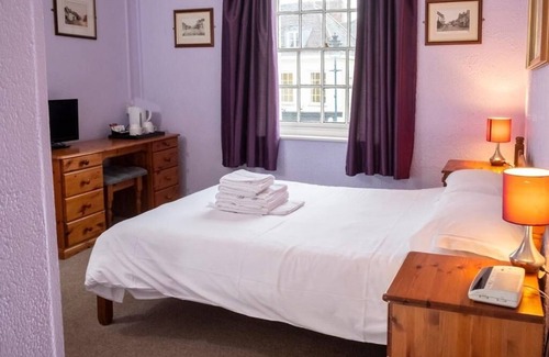 Alton Bed & Breakfast | the crown hotel