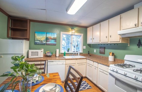 North Pole House | The Cub Cottage in North Pole AK