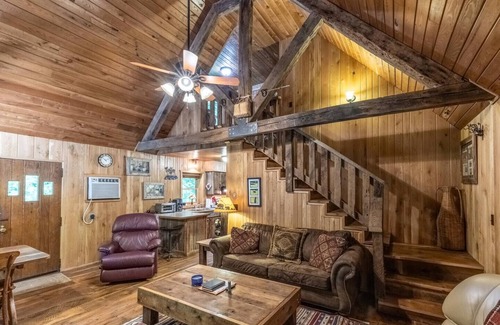 Bryson City Cabin | The Cullisia: Historic 2BR Gem with Modern Amenities