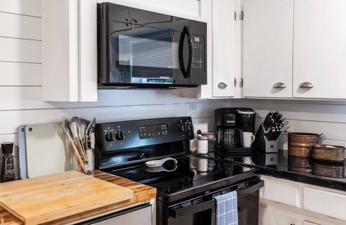 Lakeland House | The Cumberland Cottage Downtown, Florida Southern College, Lake Morton- Sleeps10