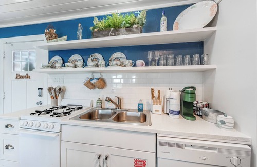 Old Town Cottage | The cutest cottage in all of Port Aransas! Cottage for 2, Close to the beach