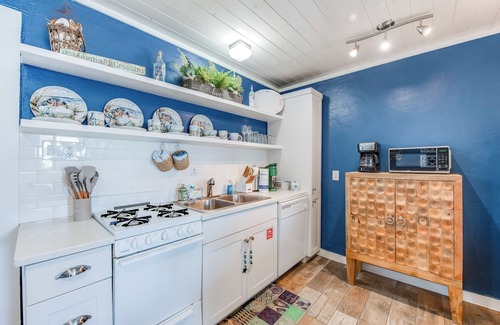 Old Town Cottage | The cutest cottage in all of Port Aransas! Cottage for 2, Close to the beach