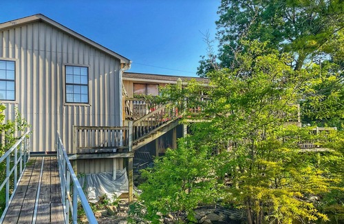 Dundee House | The Cypress on Moon Lake, over the water w private boat ramp!