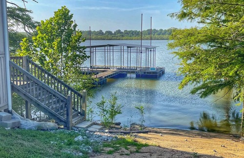 Dundee House | The Cypress on Moon Lake, over the water w private boat ramp!