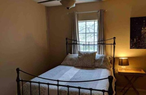 Cypress House | The Daffodil- Entire home - 3 Bedroom, 2.5 bath, large den and yard