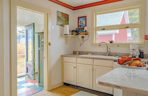 Peaks Island Apartment | The Dairy House Summa