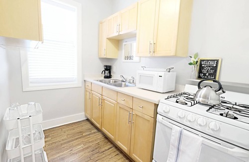 Lower Greenville Apartment | The Dallas Native Arboretum Tickets Included