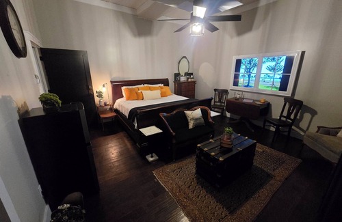 Marthasville Bed & Breakfast | The Daniel Boone Room -Marthasville,MO