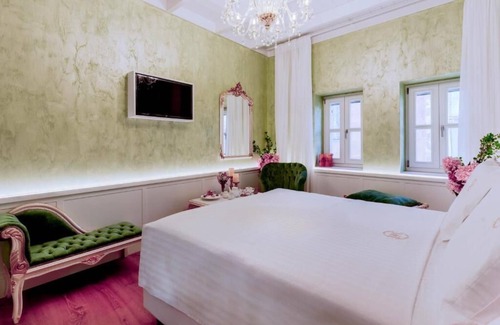 Old Town Hotel | The Danielle room in Madame Hortense