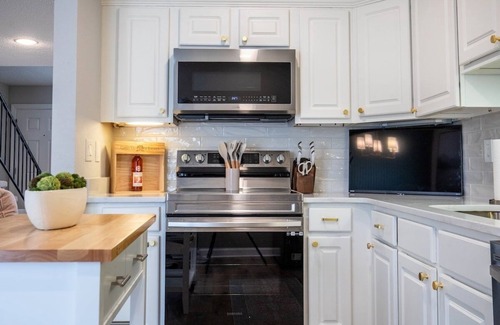 Oxford Condo | The Daphne, Discounted rate for S. Carolina game!