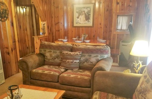 Ruidoso Cabin | The Deer Drop Inn | Located in the Preferred Upper Canyon
