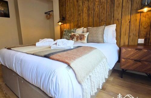 New Forest District Apartment | The Deluxe Hare - Room 2 - New Forest