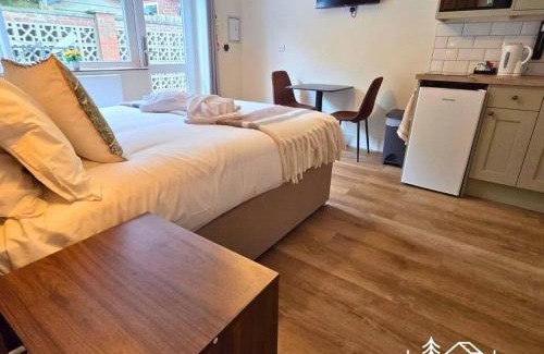 New Forest District Apartment | The Deluxe Hare - Room 2 - New Forest