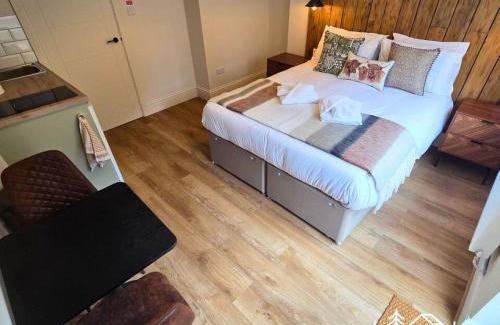 New Forest District Apartment | The Deluxe Hare - Room 2 - New Forest